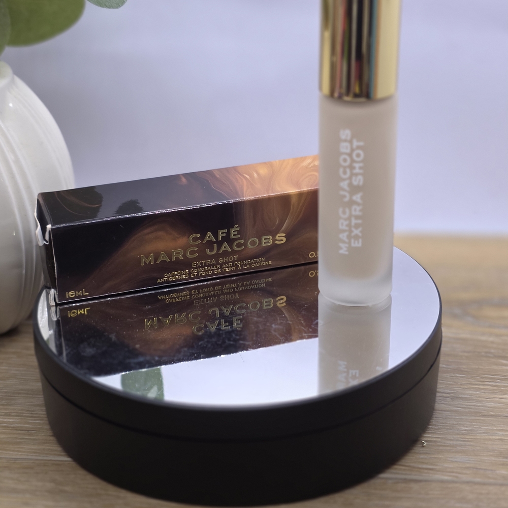 Marc Jacobs Extra Shot Foundation Brand New Discontinued LIGHT #120 Applicator!